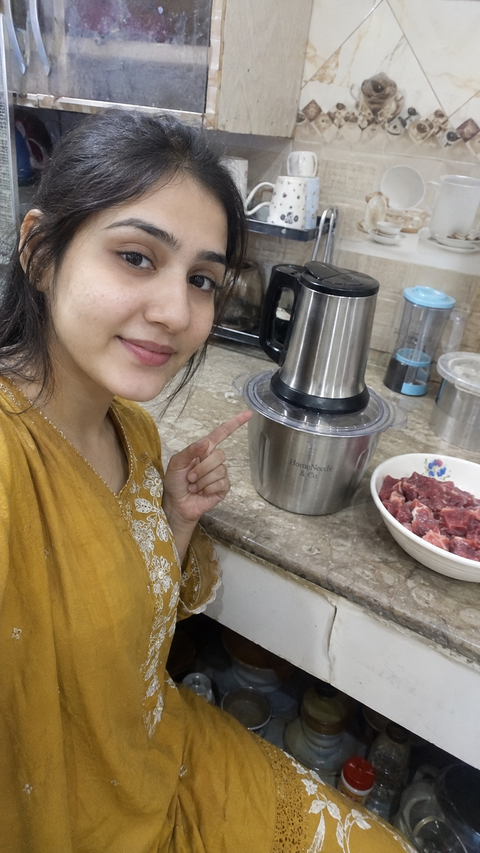 Ayesha M.